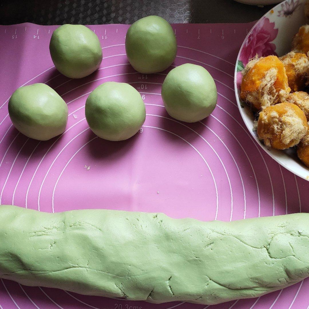 网红青团～～咸蛋黄肉松青团
