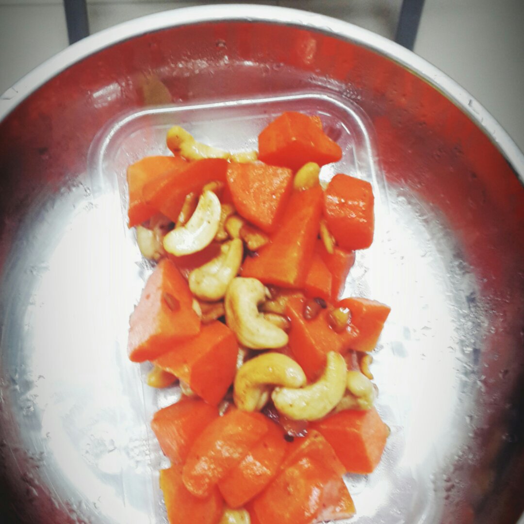 胡萝卜炒腰果