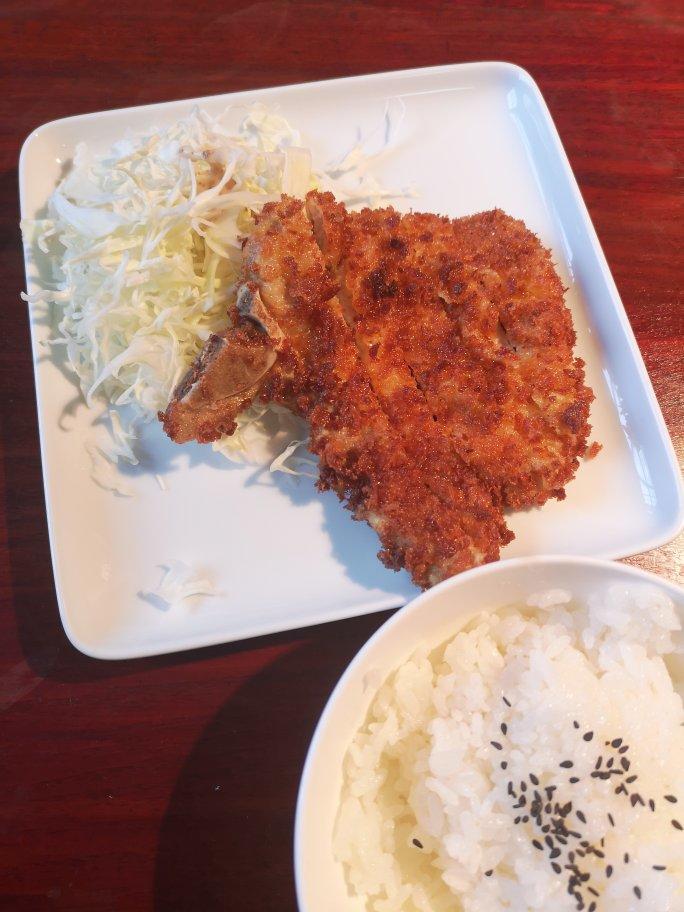 酥脆难挡的日式炸猪排饭
