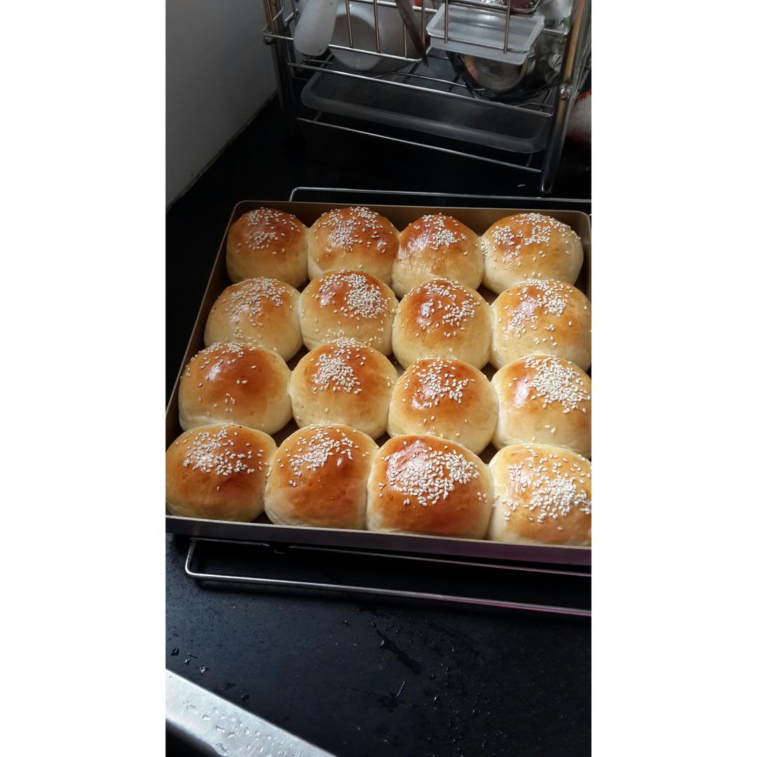 大人小孩都爱不释口的【蜂蜜牛奶小餐包】