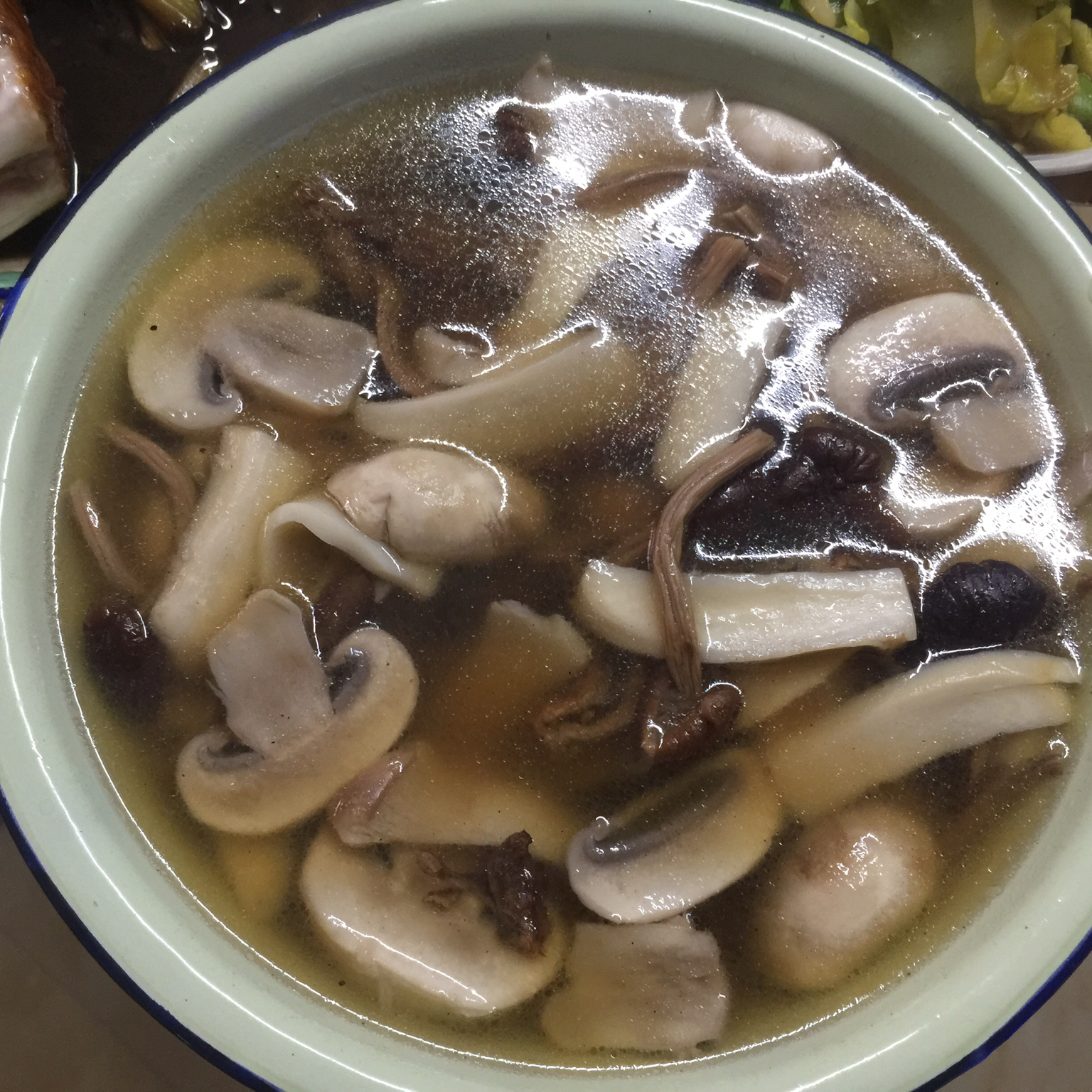 新鲜菌汤（蘑菇汤）