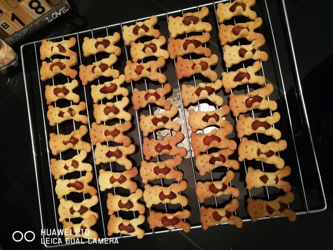 小熊抱杏仁饼干