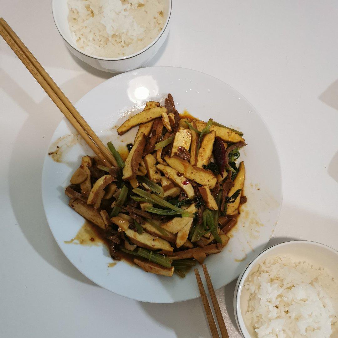 芹菜炒牛肉
