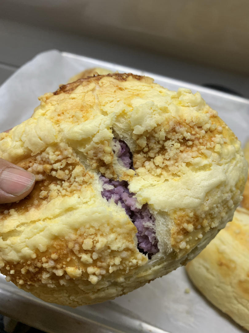 芋泥咸蛋黄软欧包