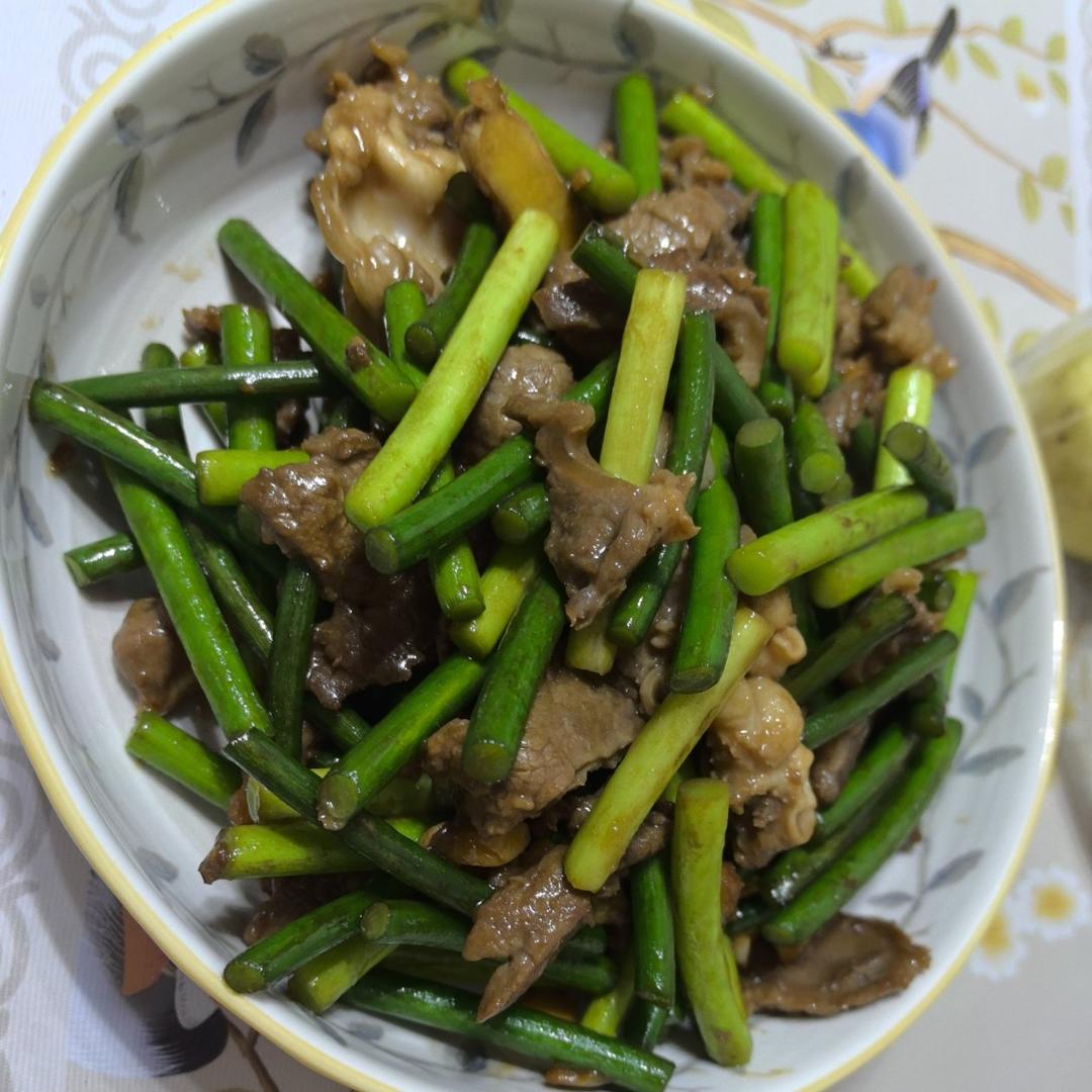 蒜苔炒牛肉