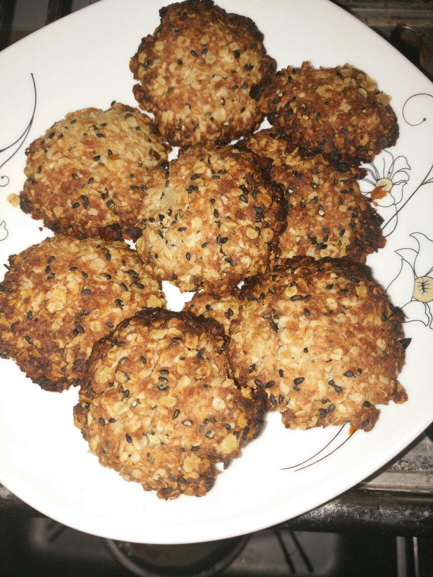 素食:有机燕麦芝麻大饼干