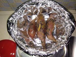 黑乐砂锅烤红薯的做法 步骤5