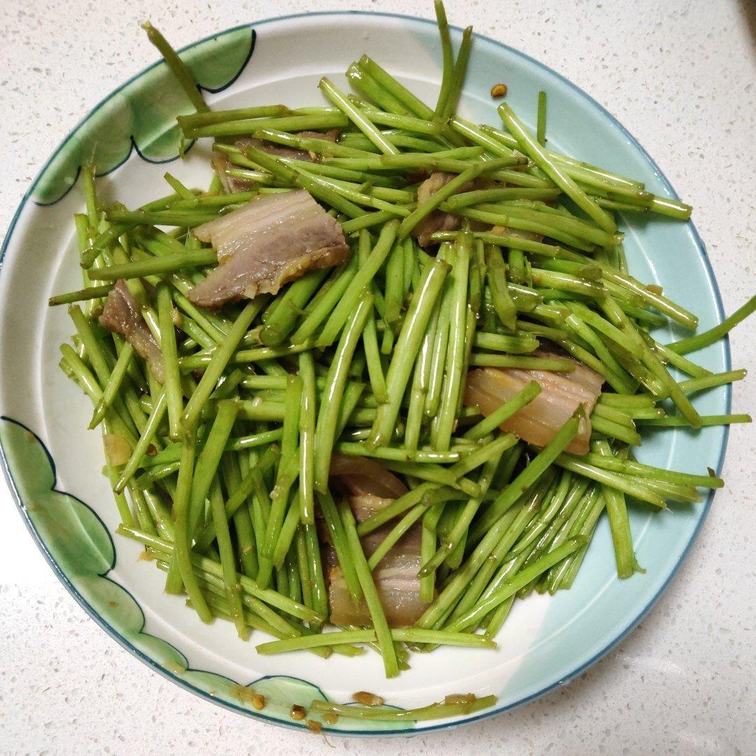 泥蒿炒腊肉