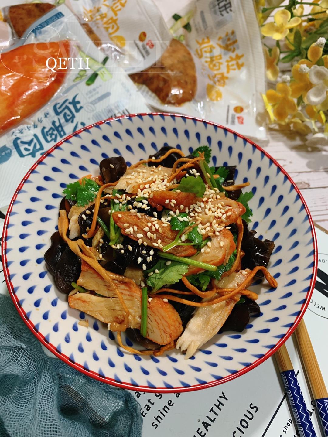 虫草花木耳拌鸡胸的做法