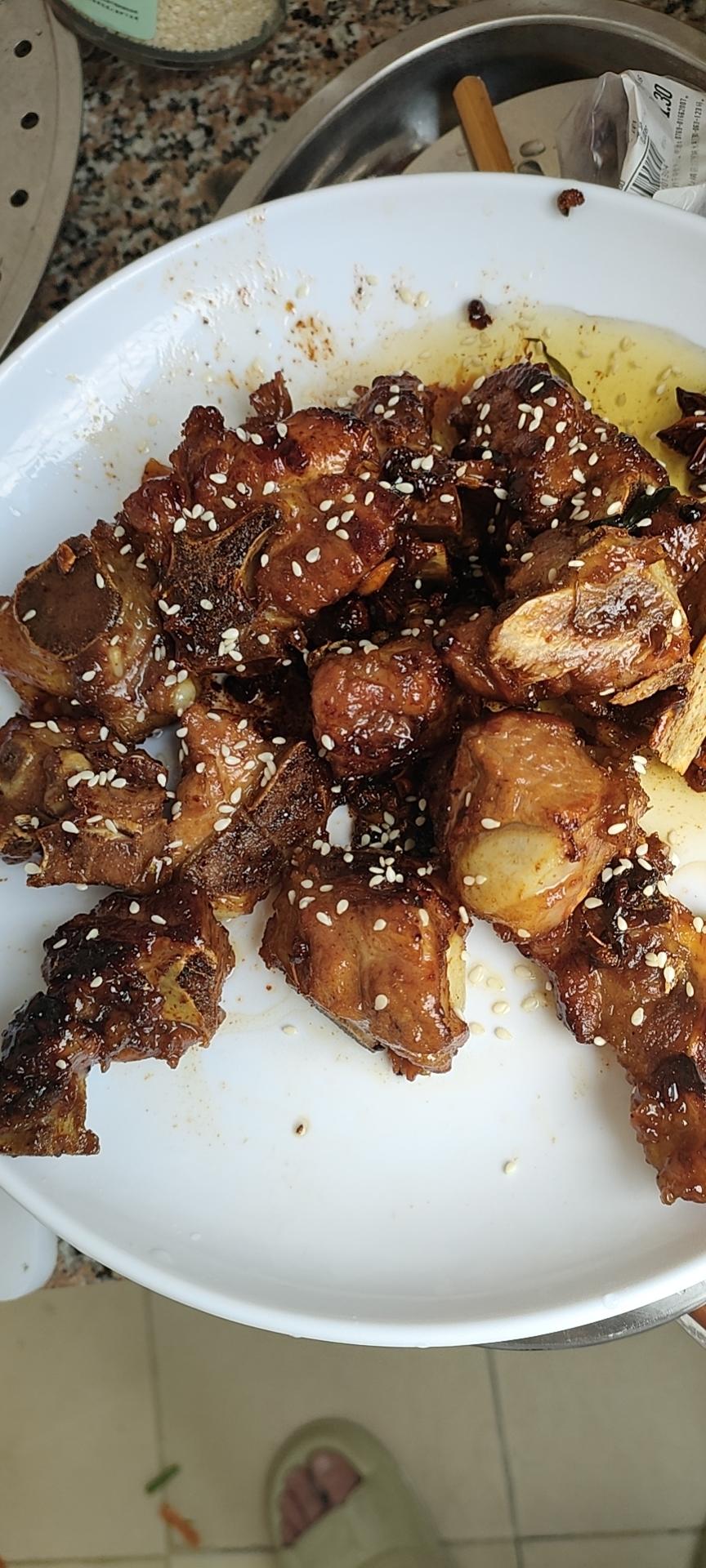 红烧排骨      作为排骨，它是相当认真的哦😎😎😎