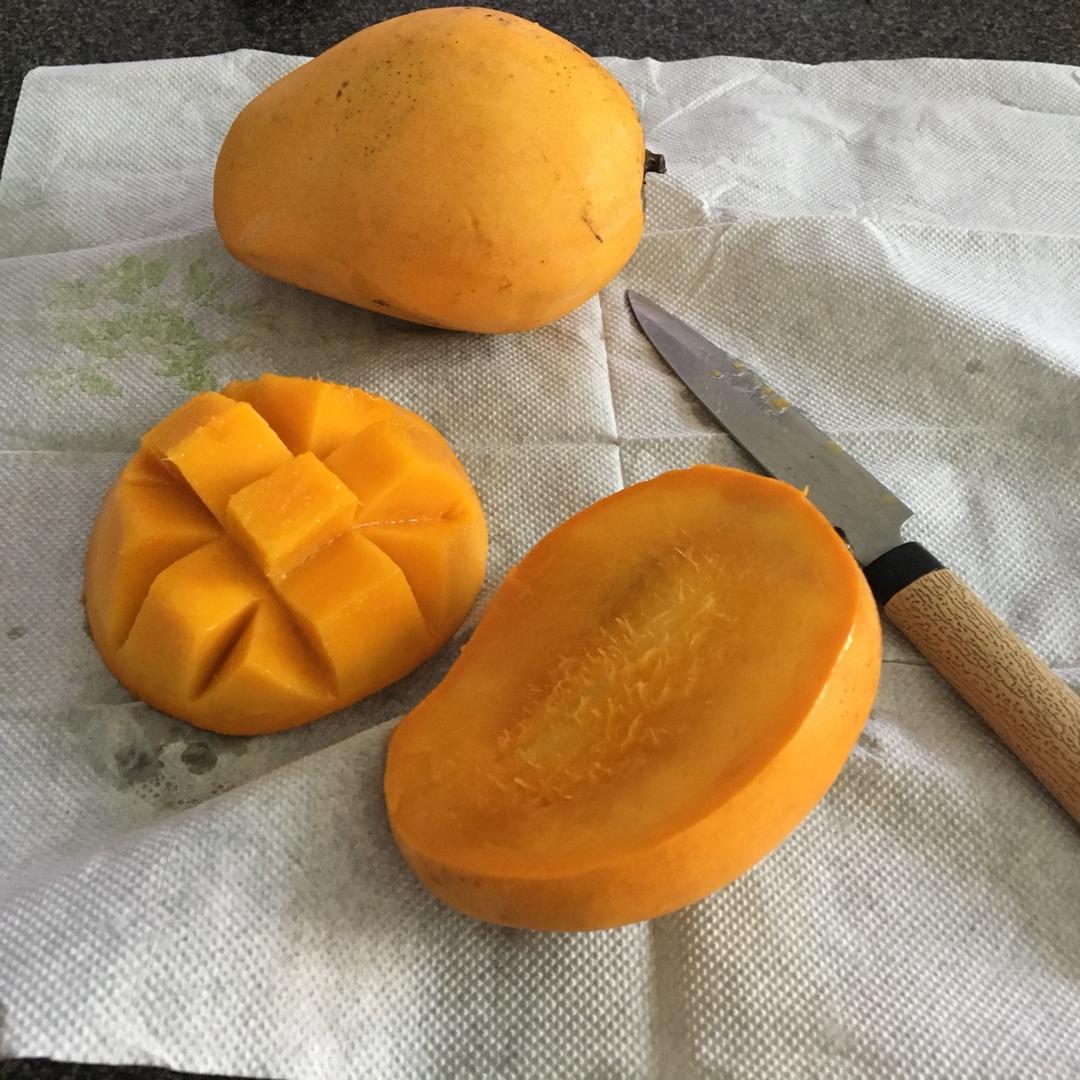 鲜榨芒果汁