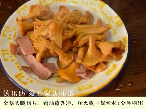 鸡油菌炒金瓜的做法 步骤2