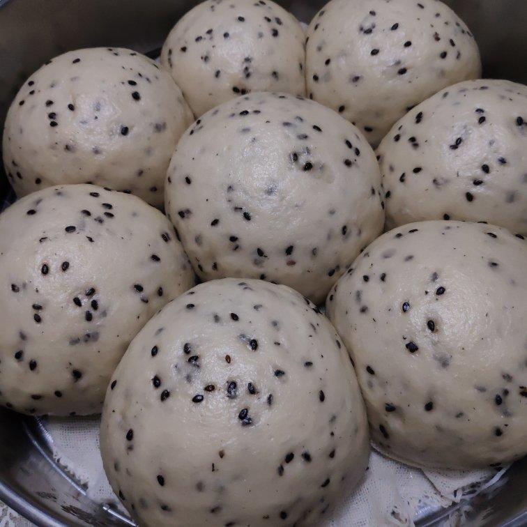 陶陶look做的奶香黑芝麻馒头