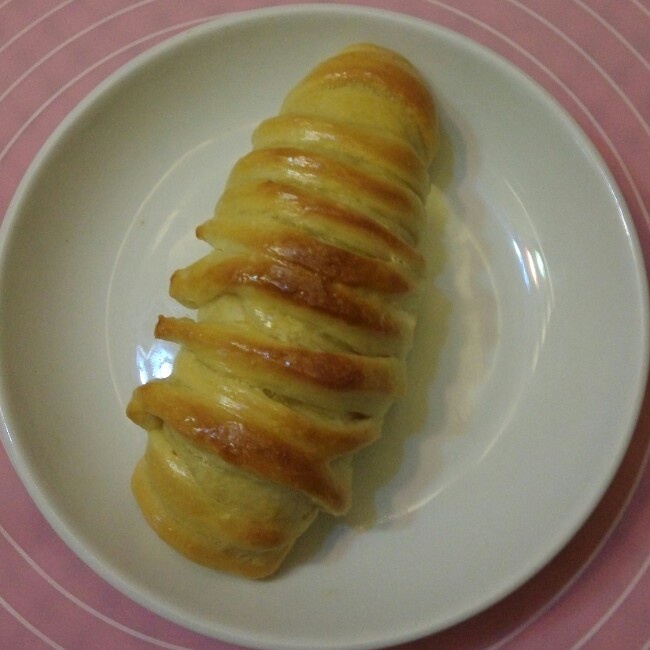 牛肉松毛毛虫面包
