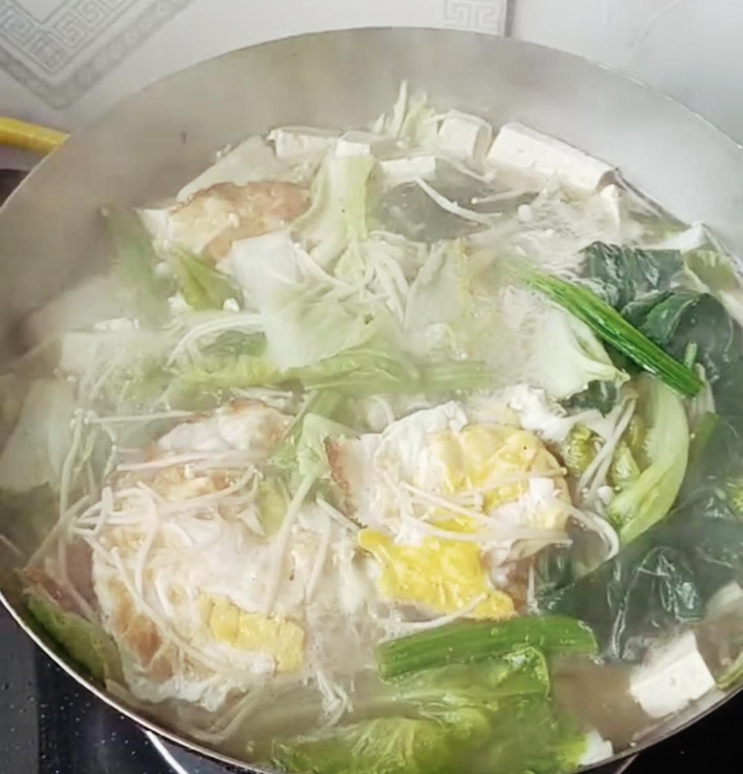 金针菇鸡蛋豆腐汤