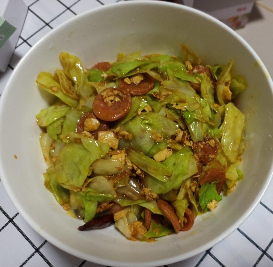 看似普通却超级下饭的圆白菜炒粉丝