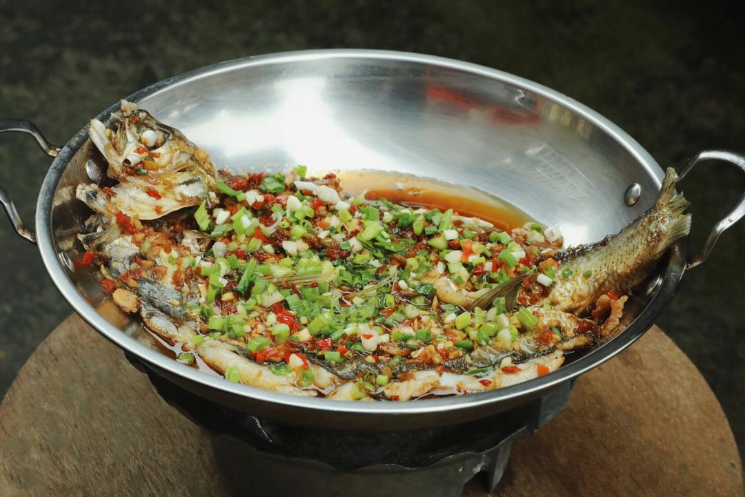 【干锅翘鱼的做法步骤图,干锅翘鱼怎么做好吃】山仓林食_下厨房