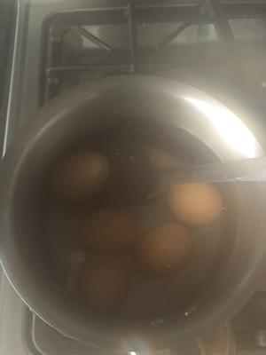 超简易日式溏心卤蛋的做法 步骤3