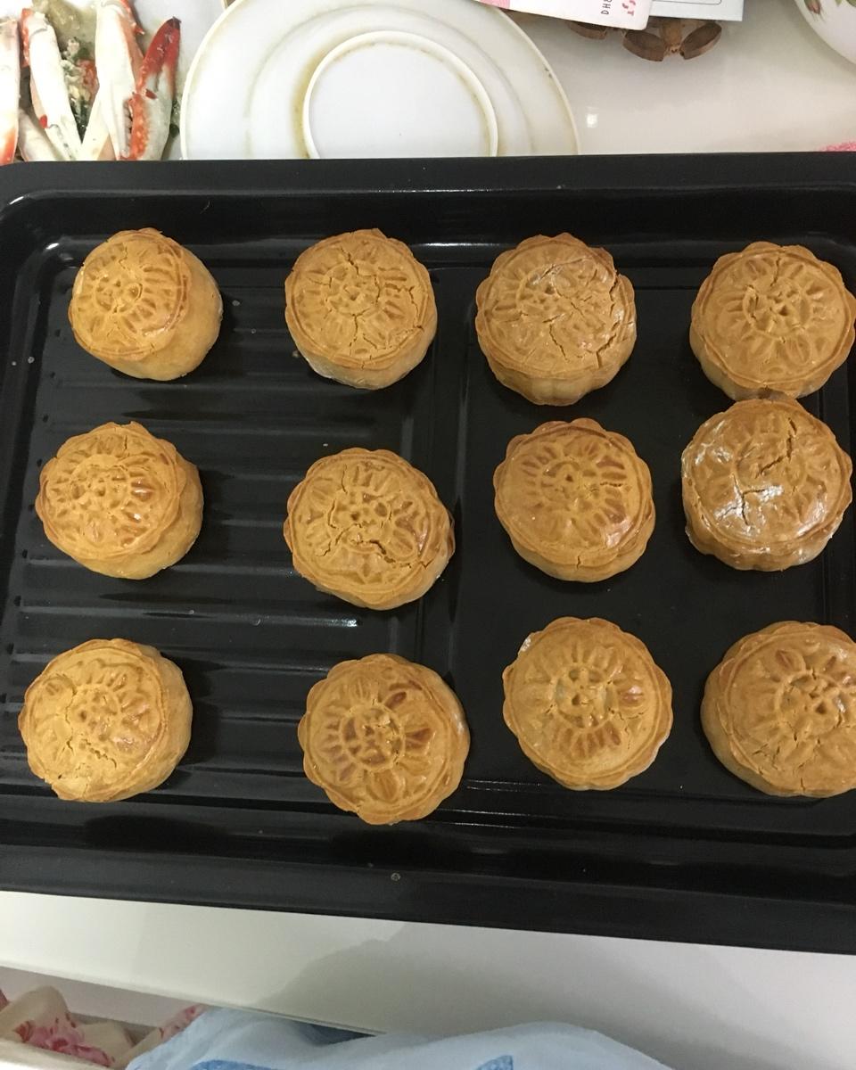 广式月饼—蛋黄莲蓉月饼