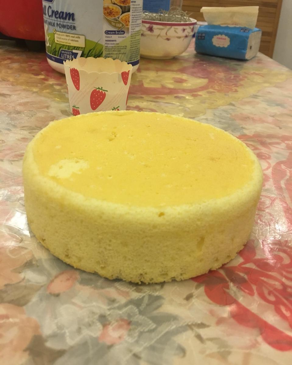 超简单完美戚风蛋糕（6寸2蛋）附打发、翻拌、脱模视频