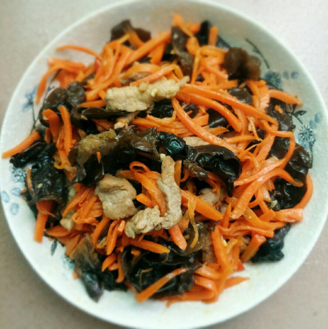 胡萝卜木耳炒肉