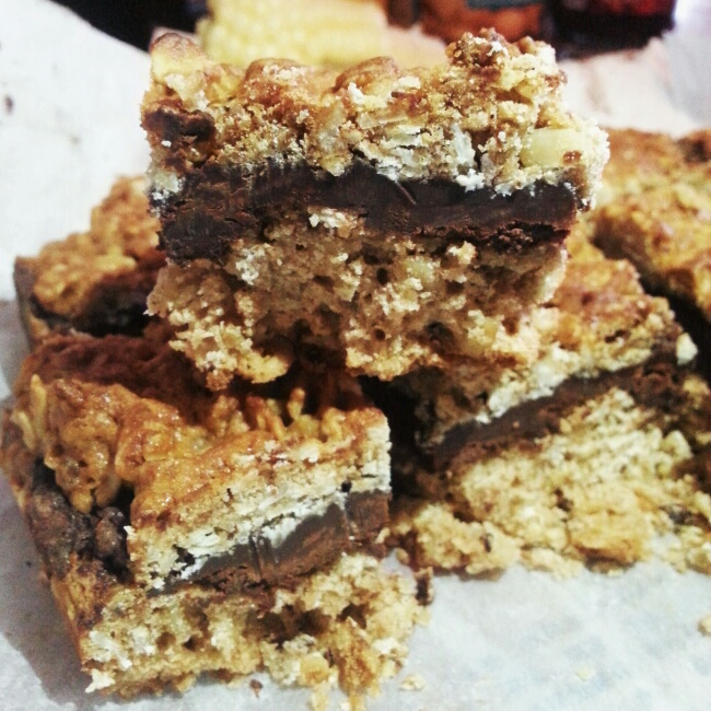 Fudgy Oatmeal Chocolate Chip Cookie Bars 燕麦巧克力条