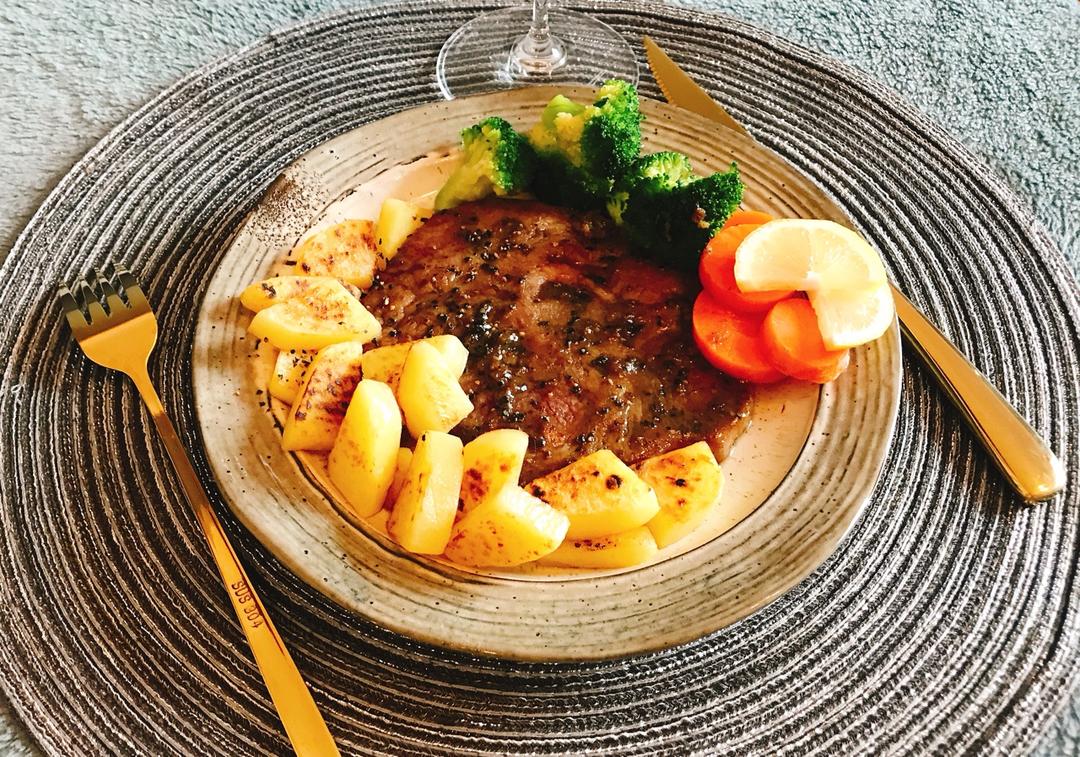 黑椒牛排（配土豆/鸡蛋，意面/蔬菜）
