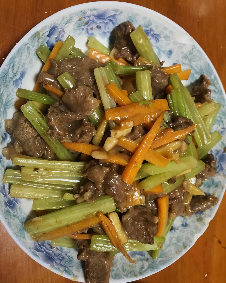 牛肉炒芹菜(不老不柴嫩滑多汁)