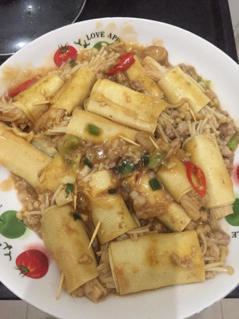 金针菇豆皮卷