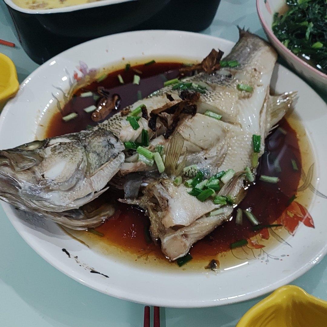 10分钟做 清蒸鲈鱼 （附切鱼图解）