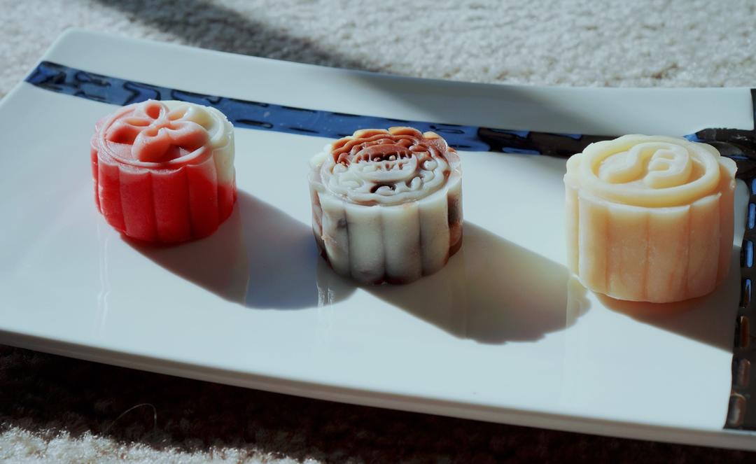 绝世好方！不开裂不粘手港式冰皮月饼（附奶黄馅做法）