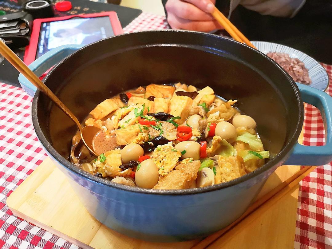 鲜菇豆腐煲
