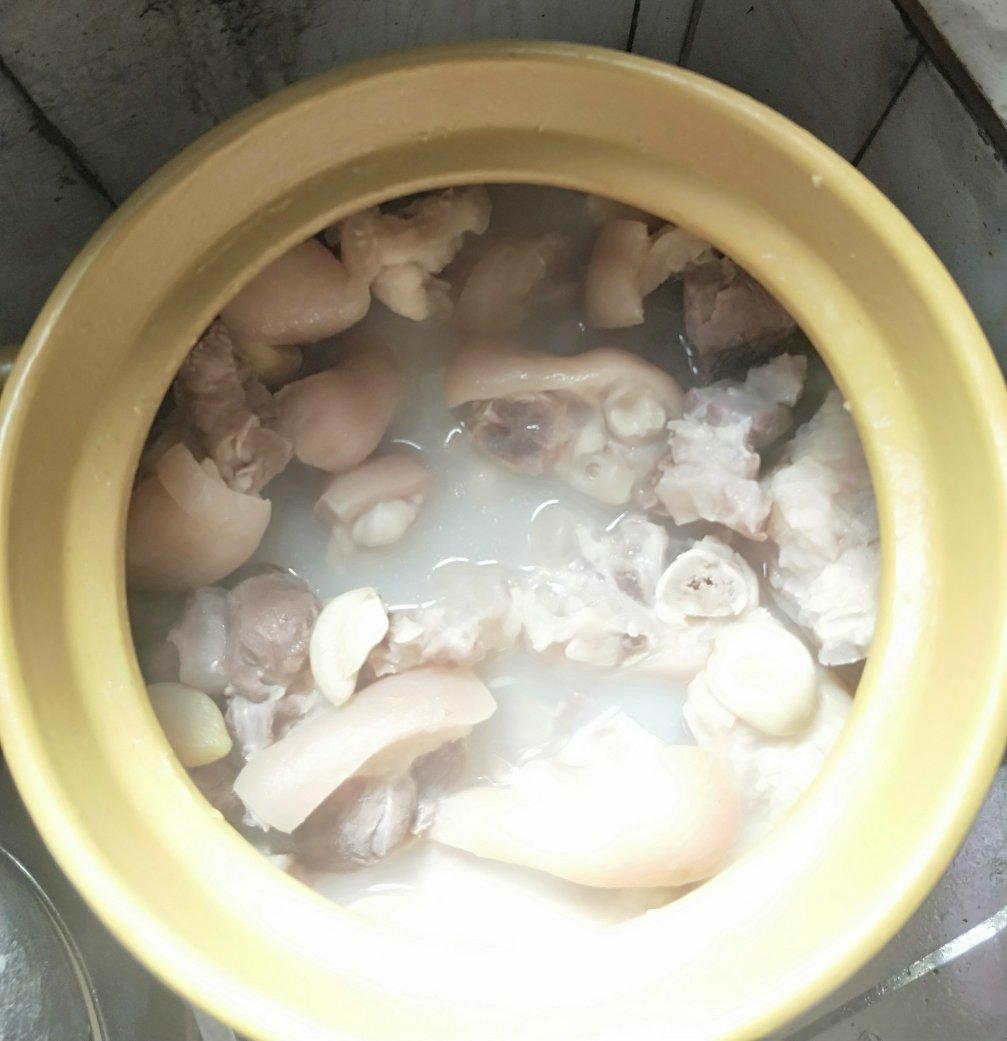 山药黄豆猪蹄汤