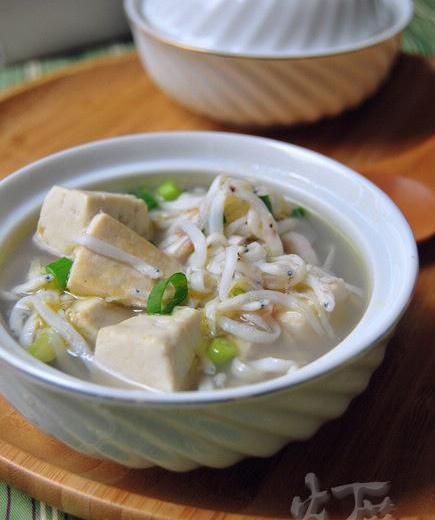 面条鱼炖豆腐的做法