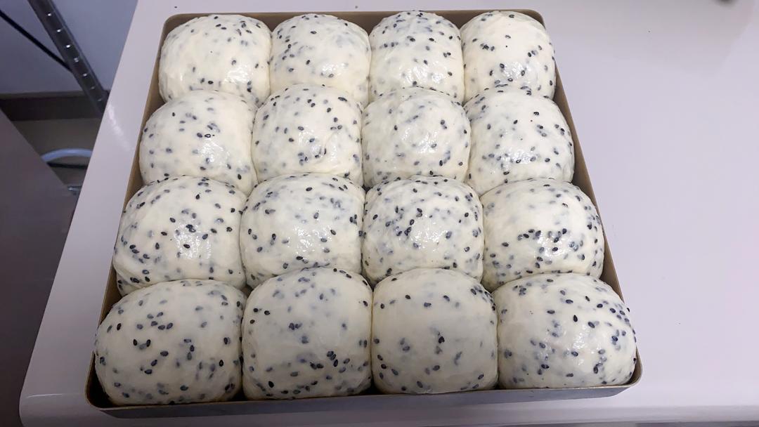 咸香柔软的黑芝麻小餐包｜新手友好