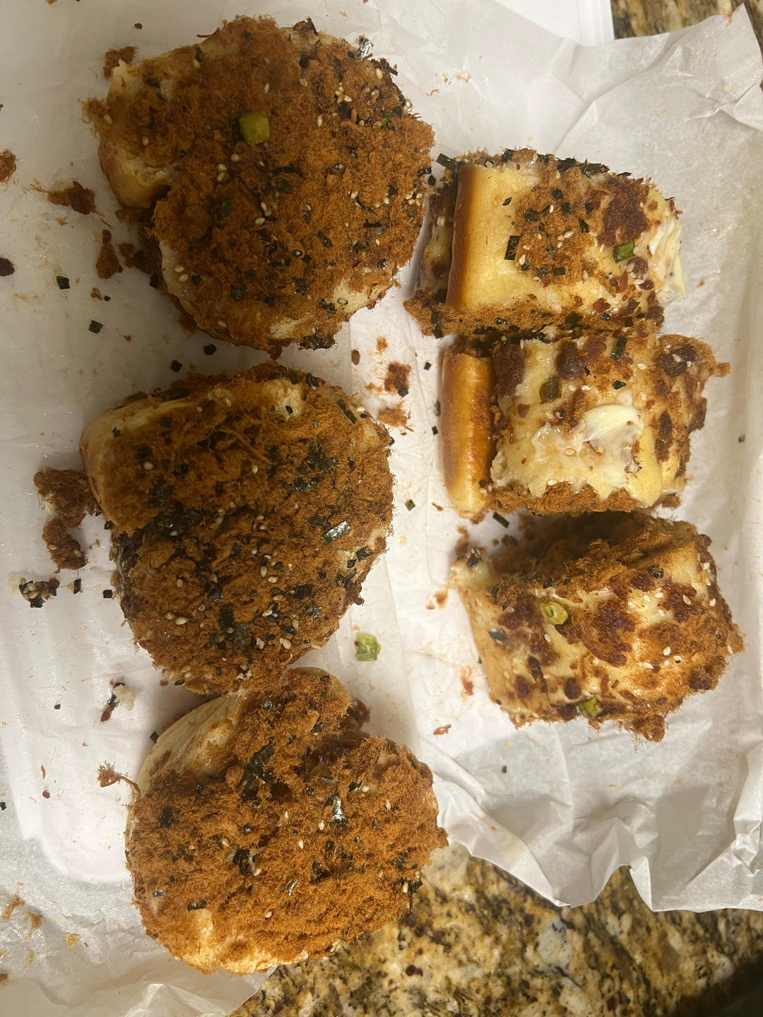 香葱肉松面包卷