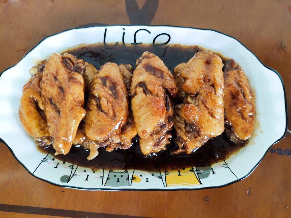 厨师长教你：“可乐鸡翅”的家常做法，味道鲜嫩可口，先收藏起来