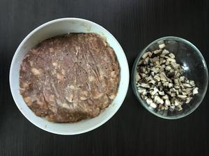 鲜嫩的冬菇猪肉包的做法 步骤3