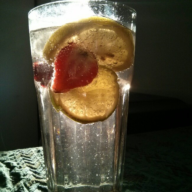草莓柠檬水