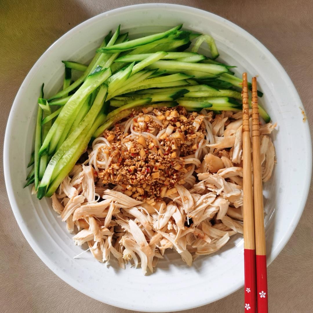 【快手减脂餐】凉拌鸡丝荞麦面（附万能凉拌汁做法）