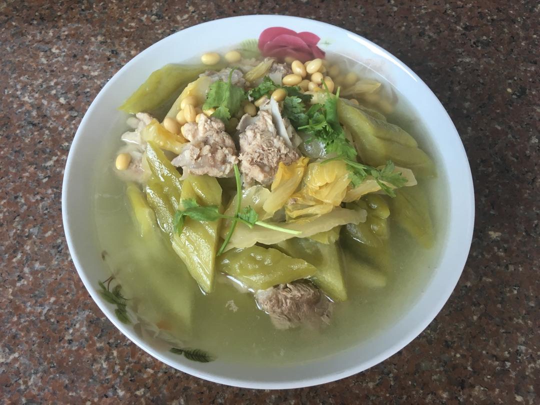 猪骨黄豆苦瓜汤