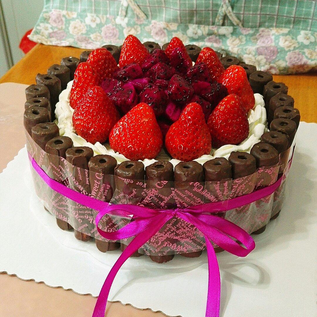 草莓生日蛋糕