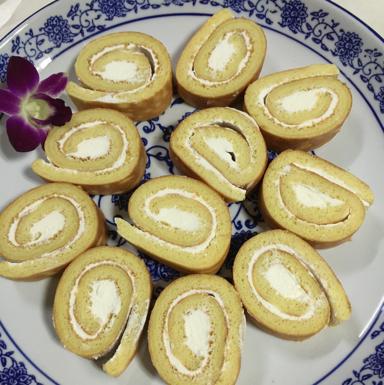 烫面草莓蛋糕卷