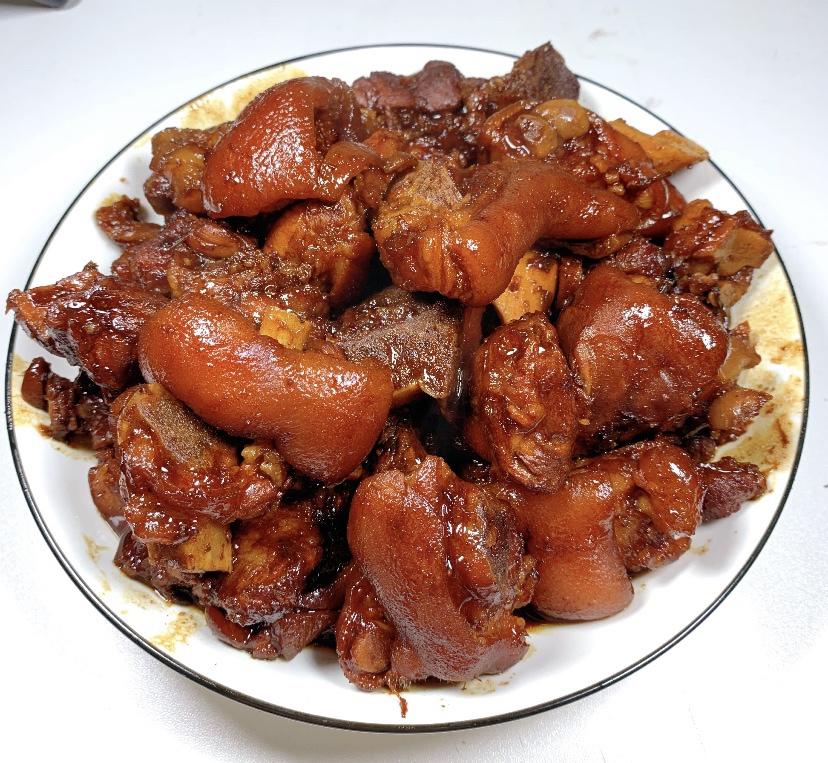 香糯可口百吃不厌的卤猪蹄