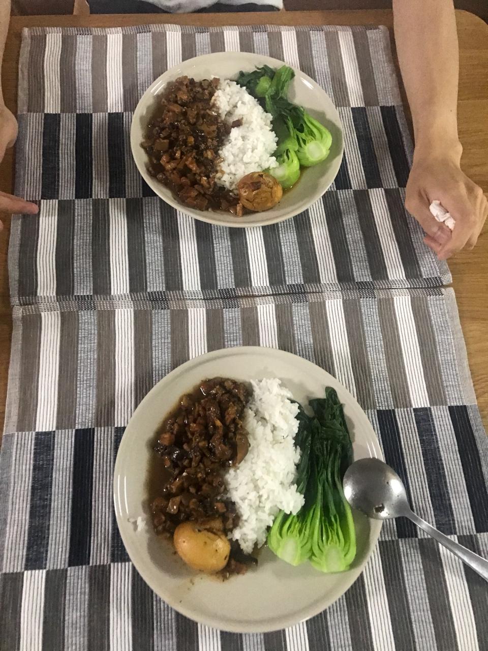 洋葱酥卤肉饭