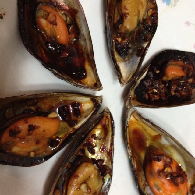 蒜泥烤青口 Roasted Mussels with Garlic