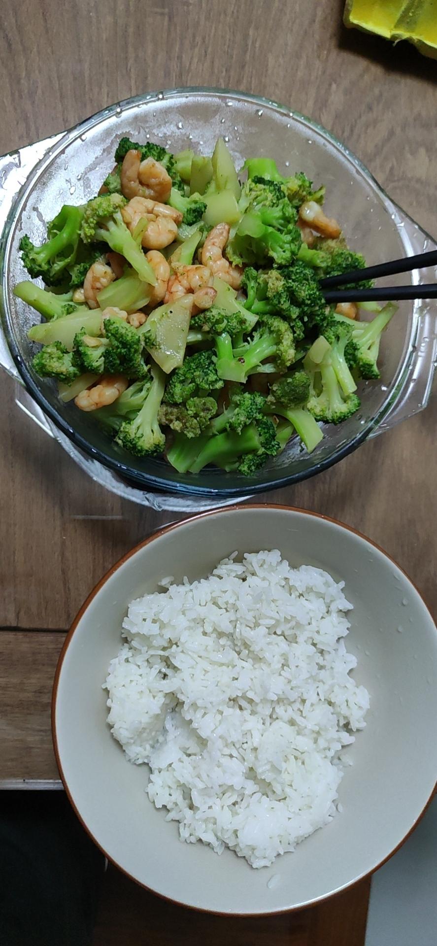 虾仁炒西兰花