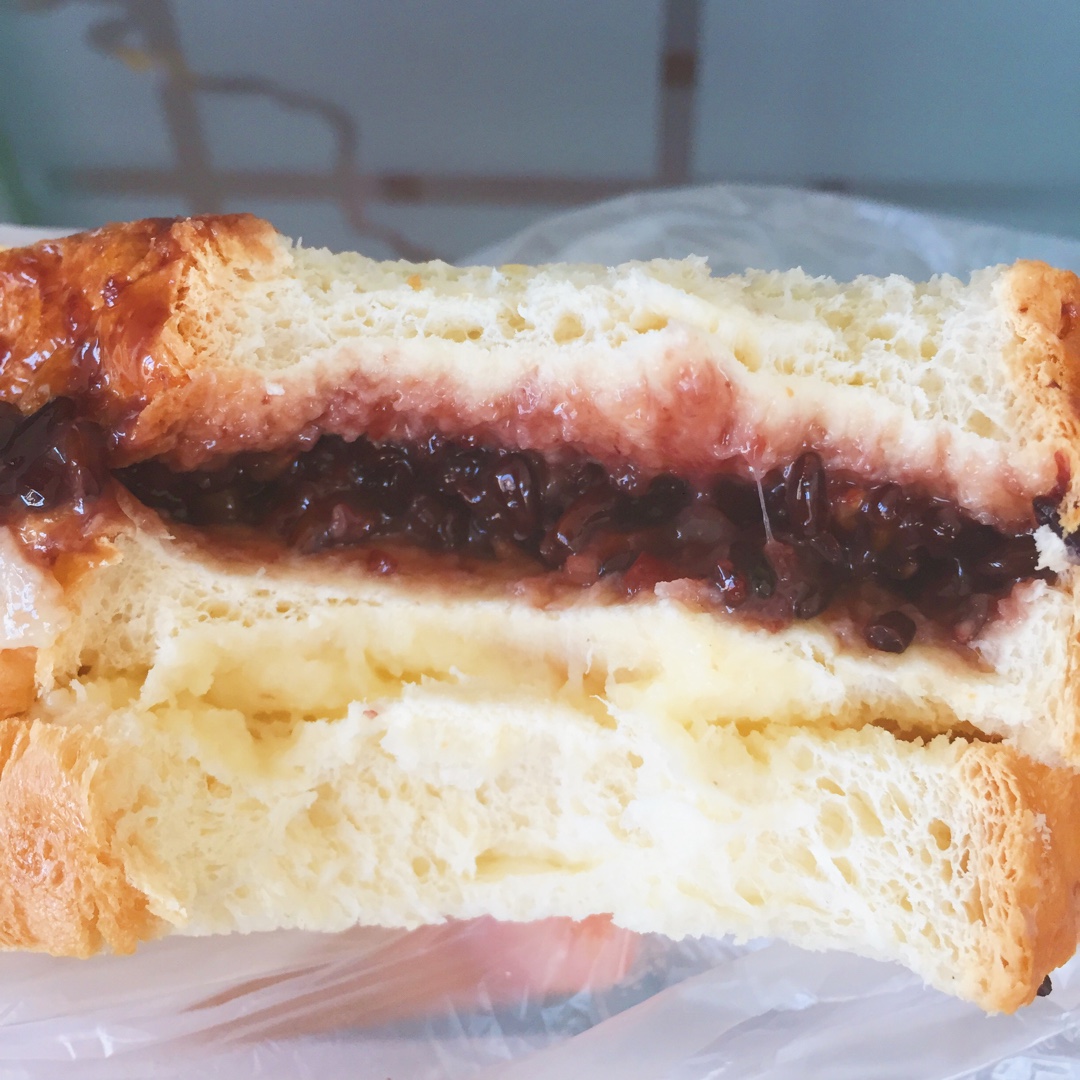 非常好吃的～紫米奶酪包（美味三明治）