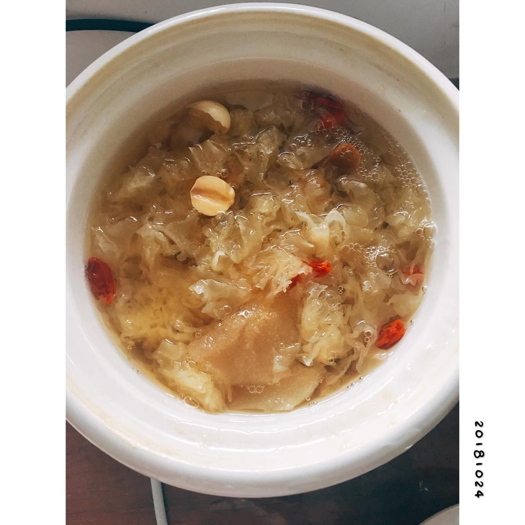 越喝越美丽的银耳雪梨糖水