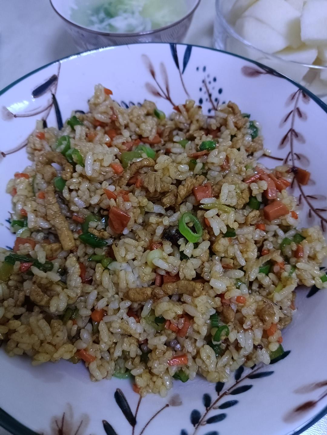 色香味美的青椒肉丝炒饭